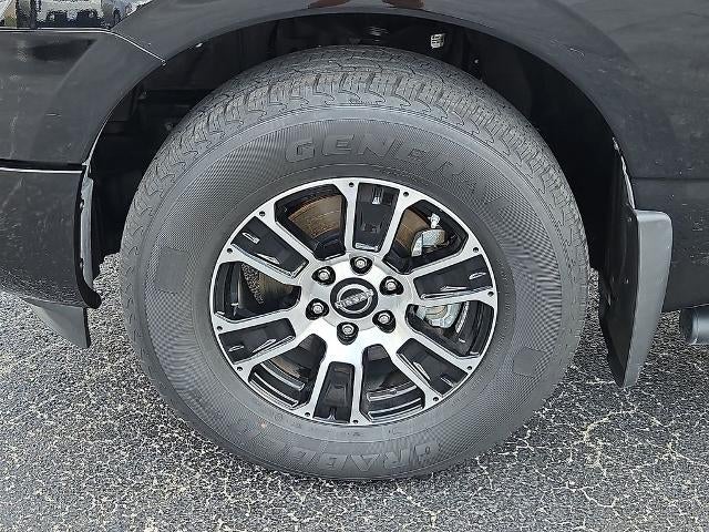 2023 Nissan Titan SV