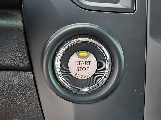 2023 Nissan Titan SV