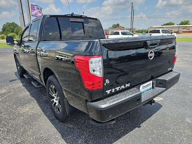 2023 Nissan Titan SV