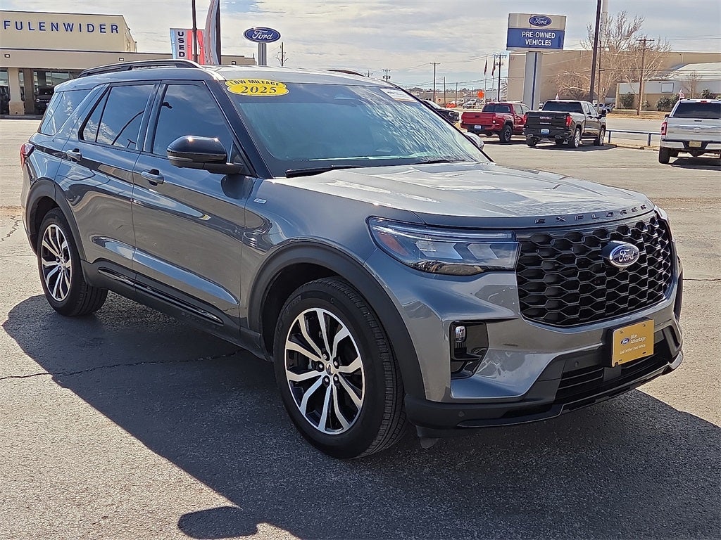2025 Ford Explorer ST-Line
