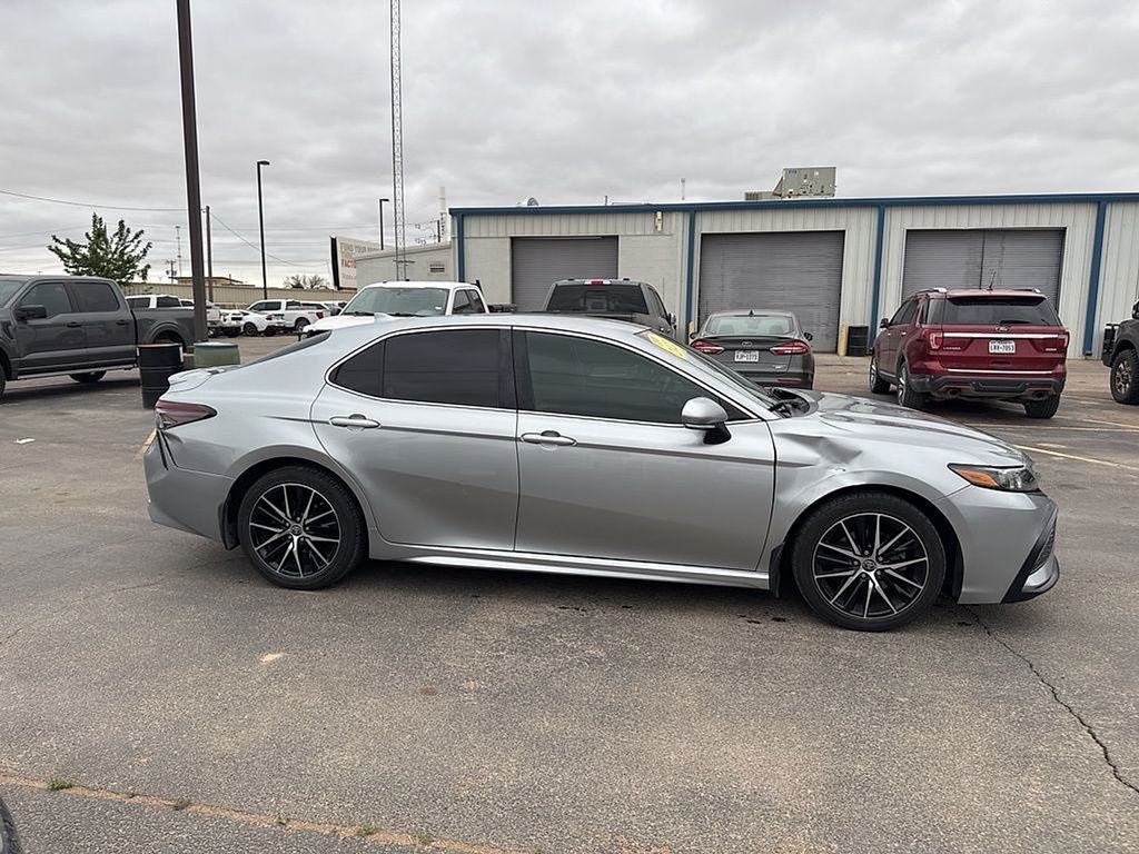 2022 Toyota Camry SE