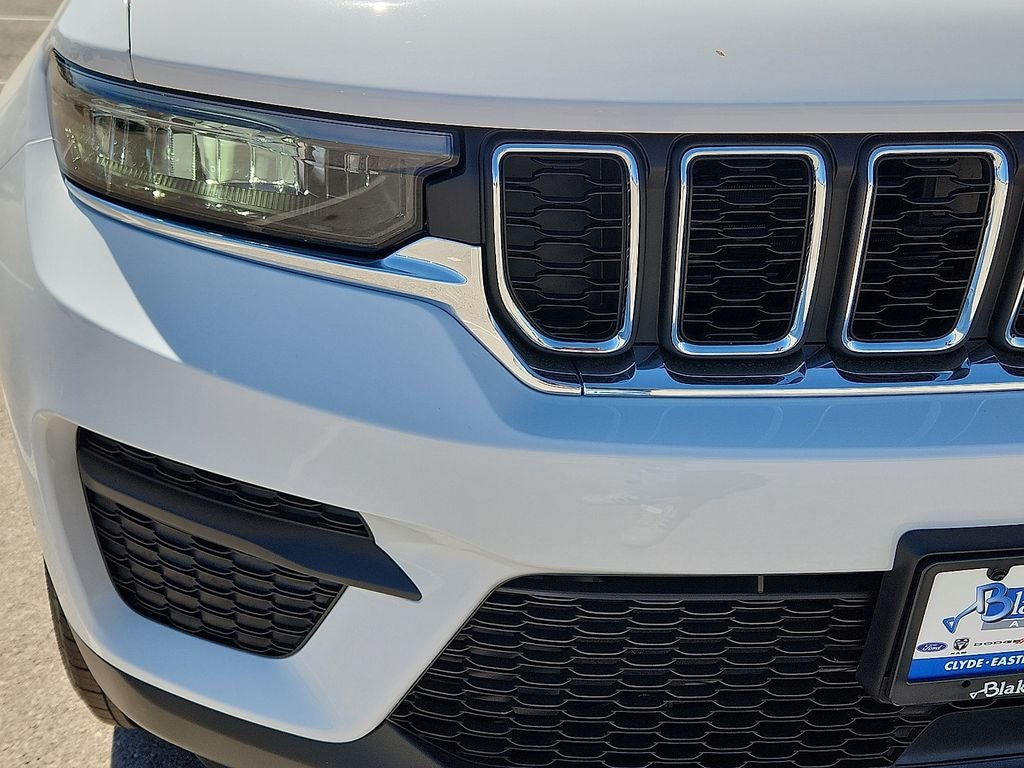 2026 Jeep Grand Cherokee Laredo