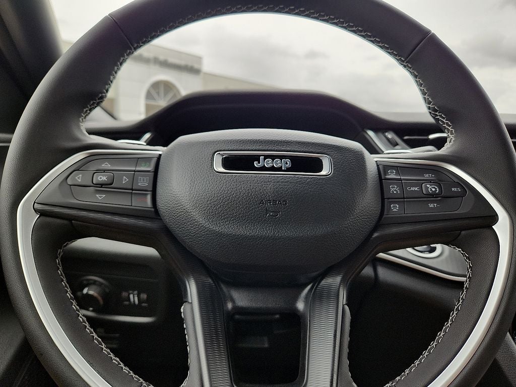 2026 Jeep Grand Cherokee Laredo