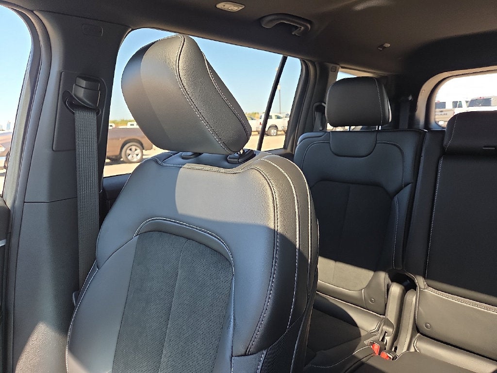 2027 Jeep Grand Cherokee L Laredo Altitude