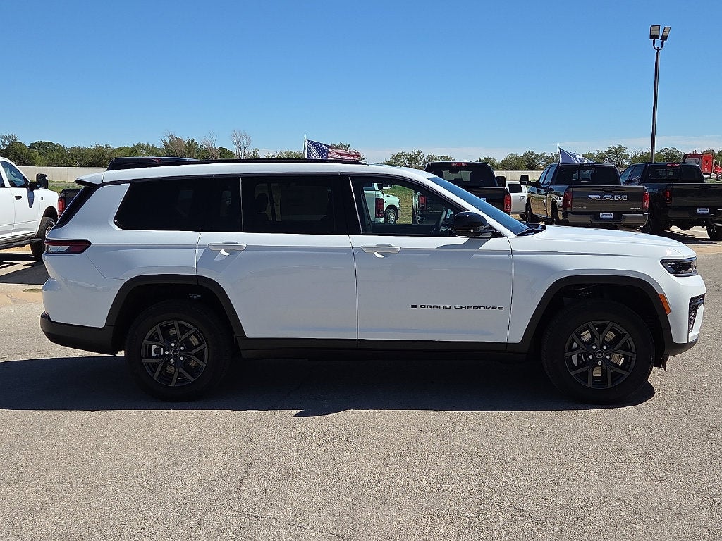 2027 Jeep Grand Cherokee L Laredo Altitude