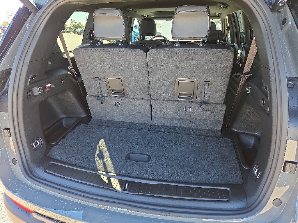 2027 Jeep Grand Cherokee Laredo Altitude