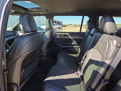 2027 Jeep Grand Cherokee Laredo Altitude