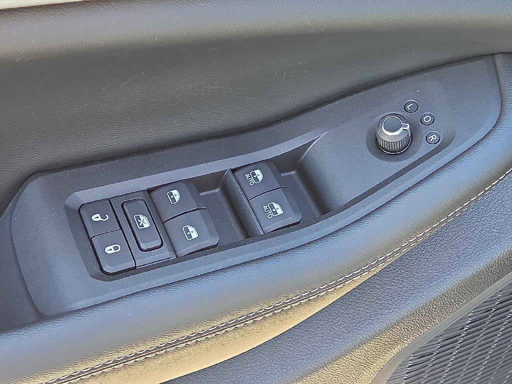 2027 Jeep Grand Cherokee Laredo Altitude