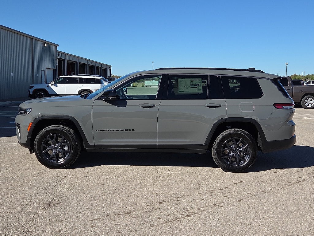 2027 Jeep Grand Cherokee Laredo Altitude