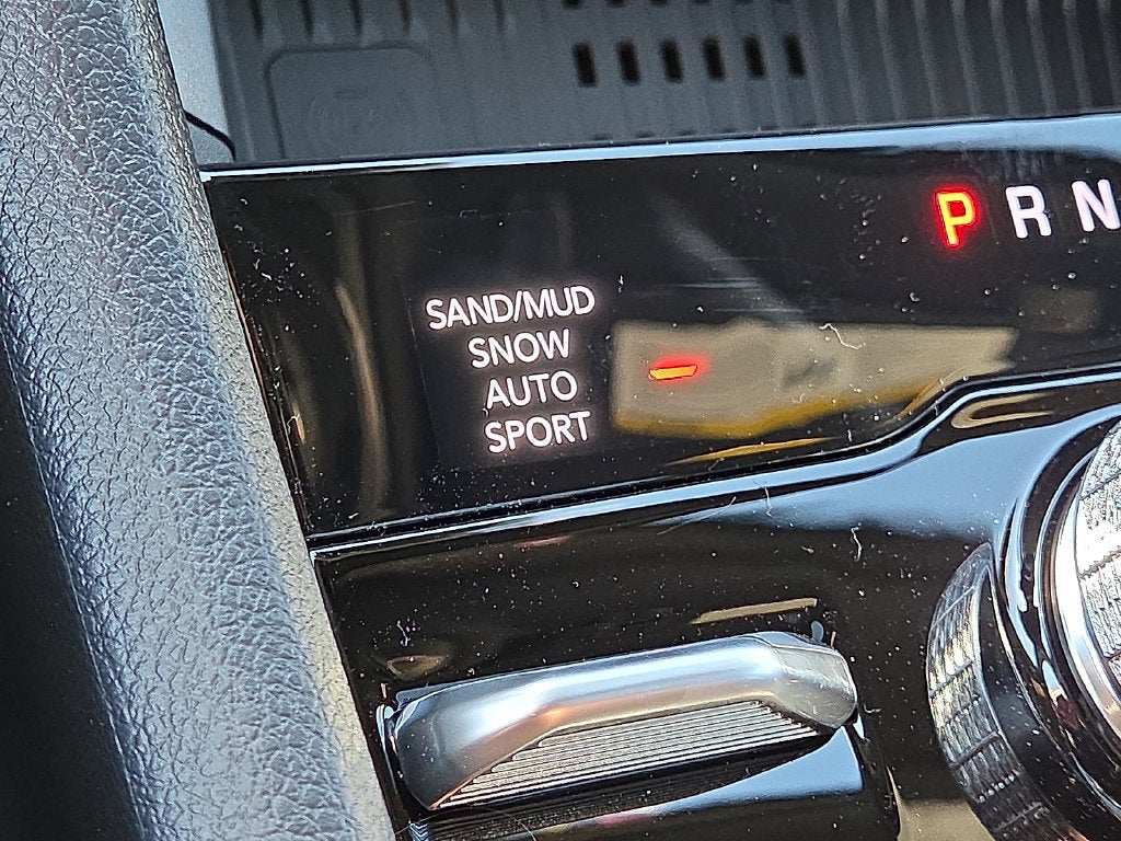 2027 Jeep Grand Cherokee Laredo Altitude