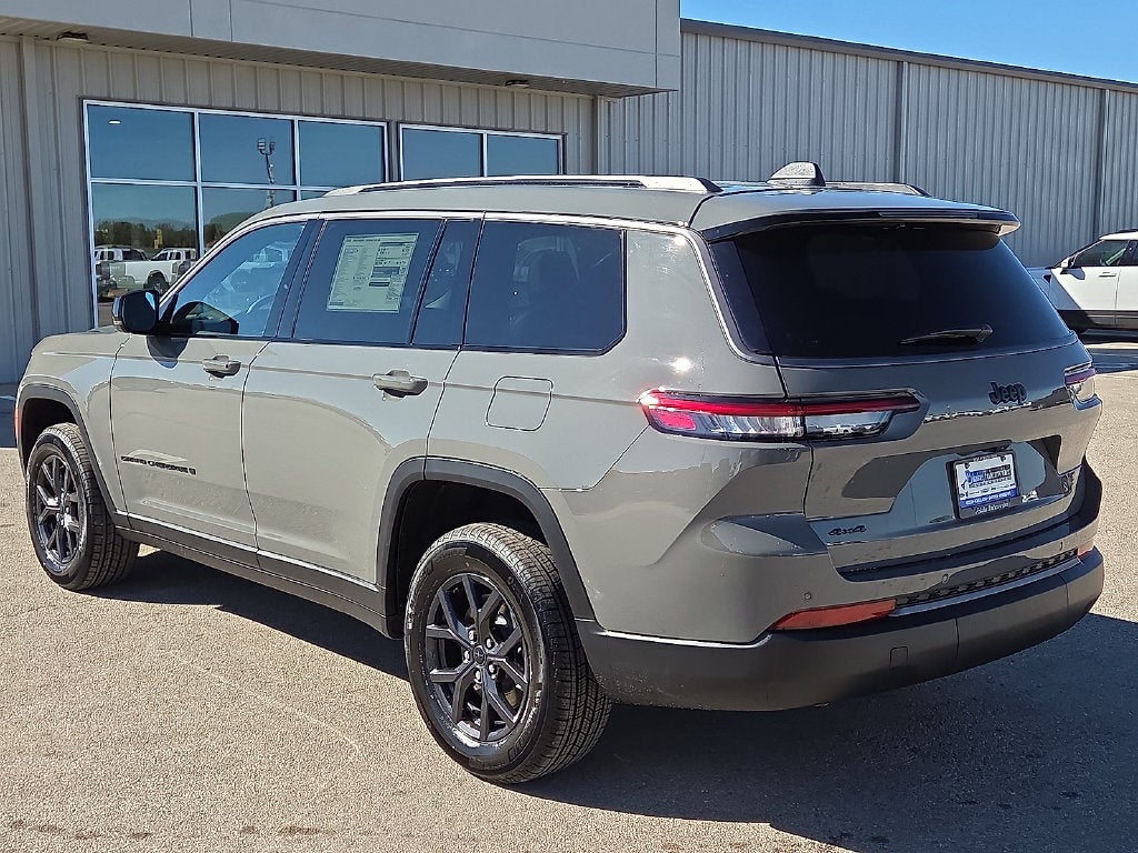 2027 Jeep Grand Cherokee Laredo Altitude