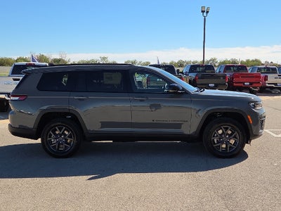 2027 Jeep Grand Cherokee Laredo Altitude