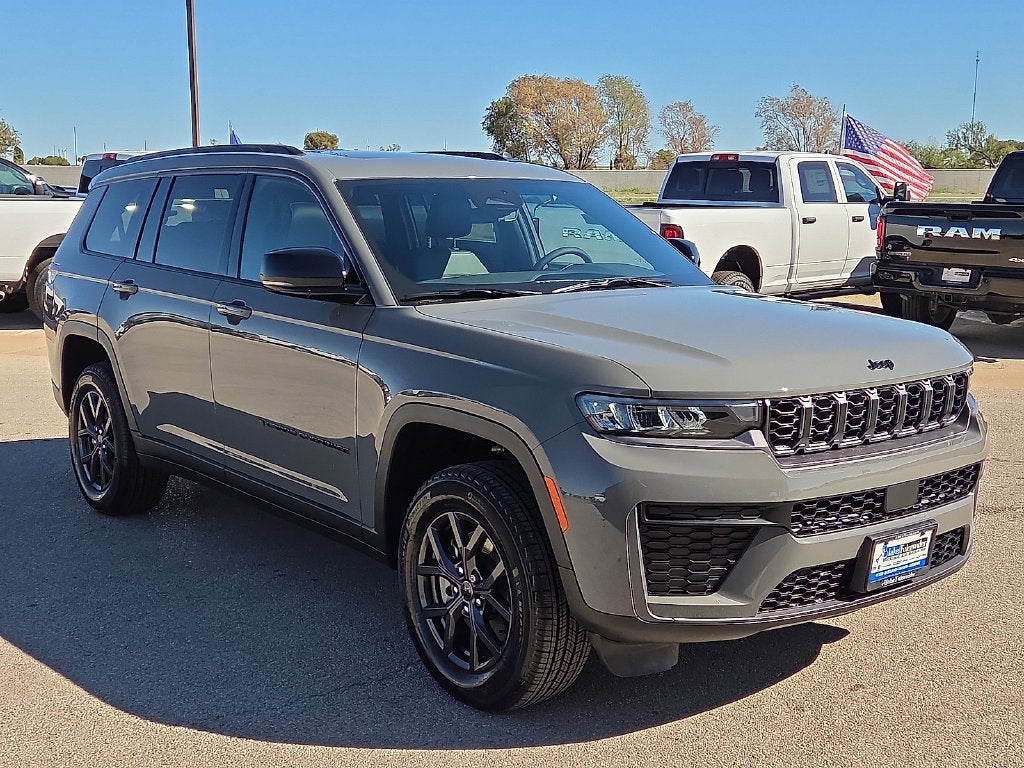 2027 Jeep Grand Cherokee Laredo Altitude