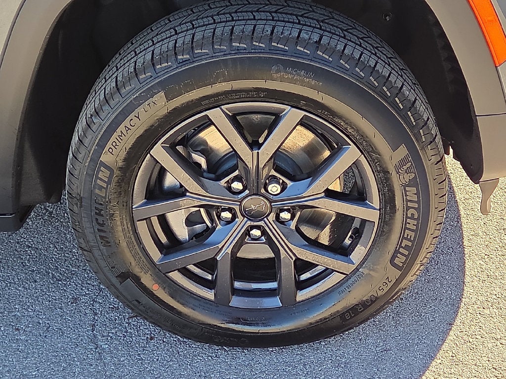 2027 Jeep Grand Cherokee Laredo Altitude