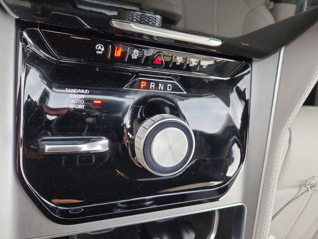 2025 Jeep Wagoneer Base