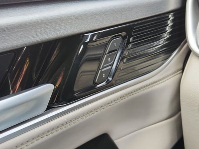2025 Jeep Wagoneer Base