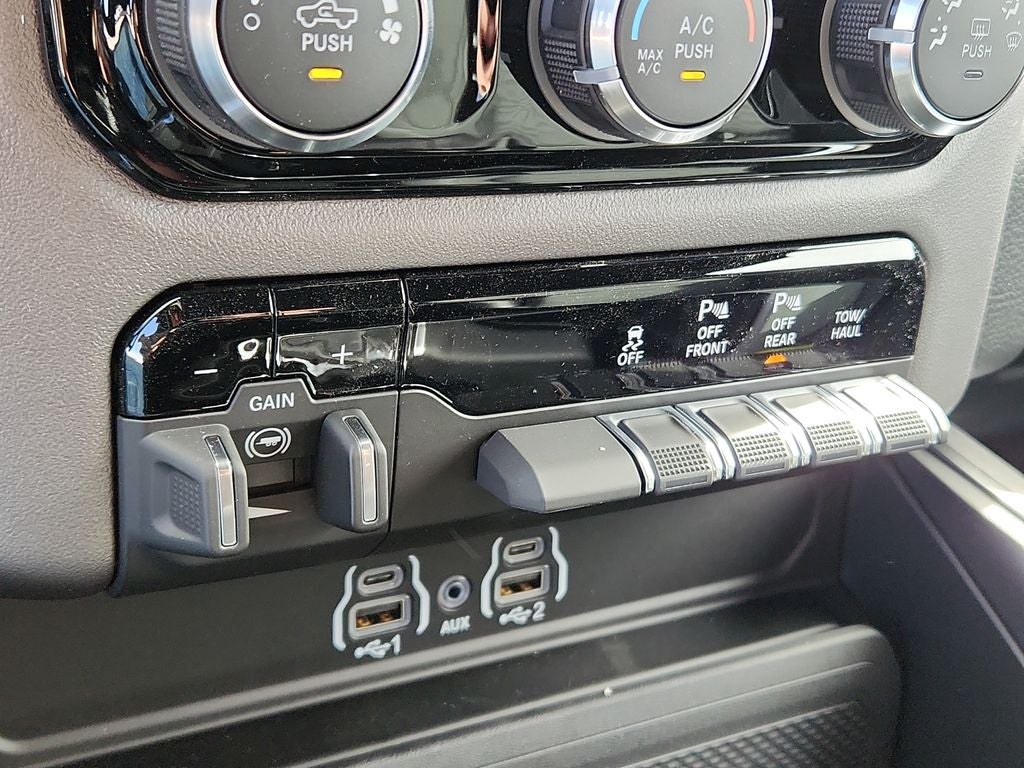 2025 RAM 1500 Big Horn/Lone Star