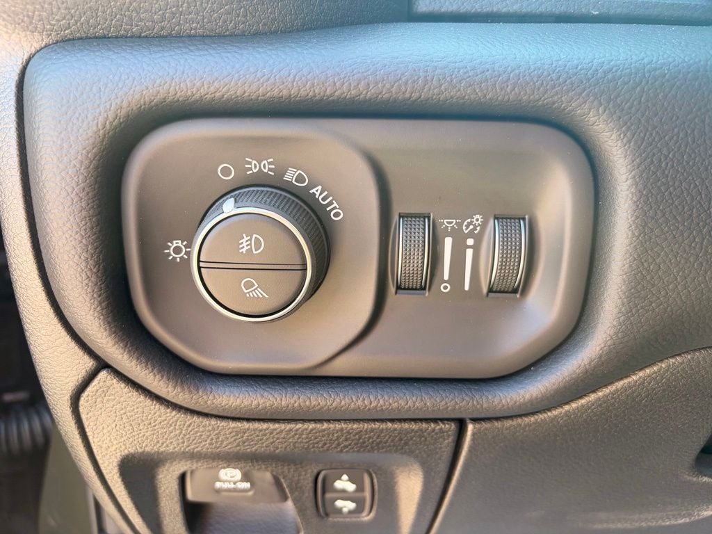 2026 RAM 1500 RAM 1500 LONE STAR CREW CAB 4X4 5'7' BOX