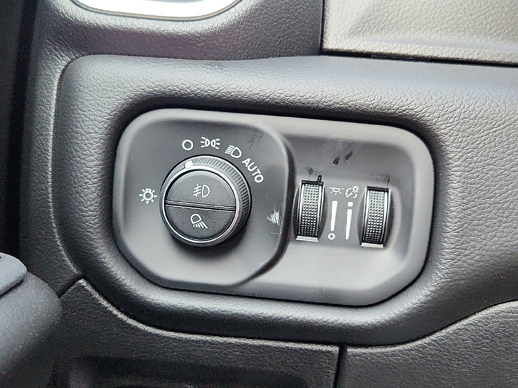2027 RAM Ram 1500 RAM 1500 LONE STAR CREW CAB 4X4 5'7' BOX
