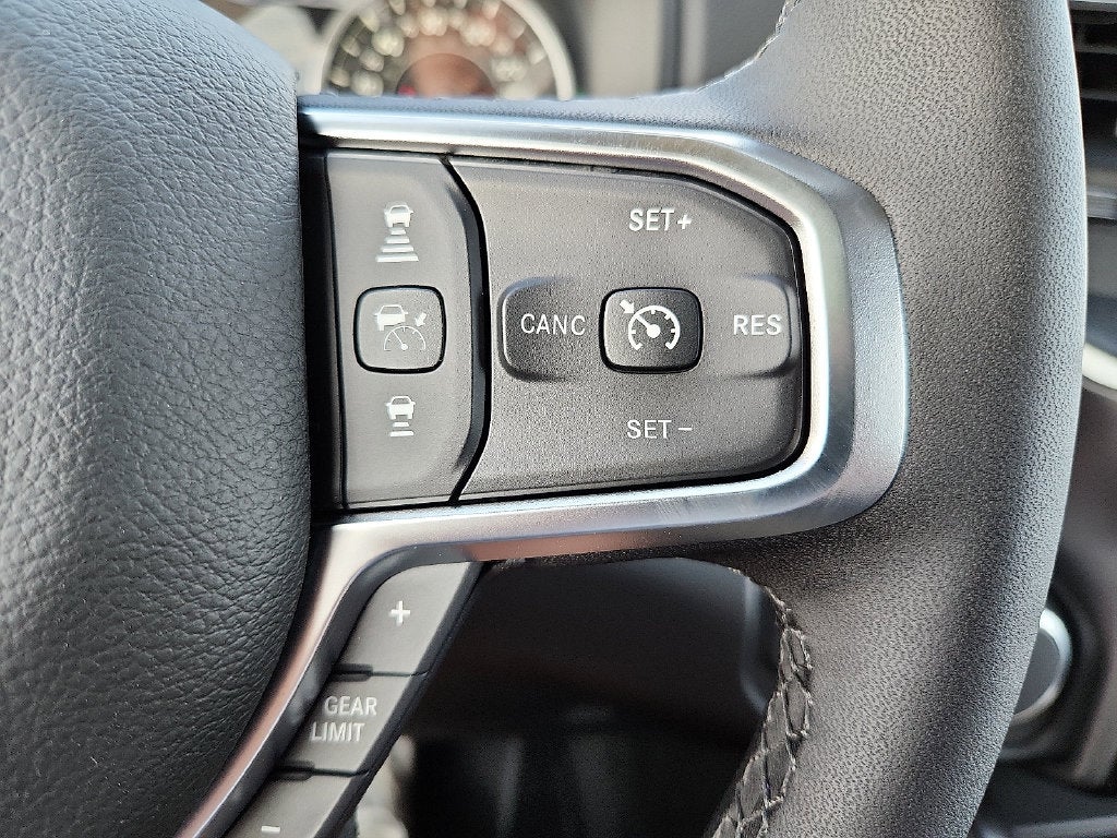 2027 RAM Ram 1500 RAM 1500 LONE STAR CREW CAB 4X4 5'7' BOX