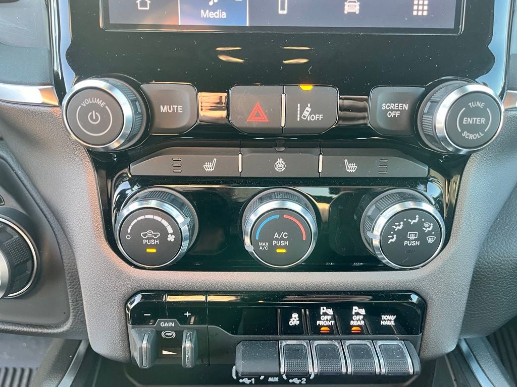 2025 RAM 1500 Lone Star Crew Cab 4x4 5'7' Box