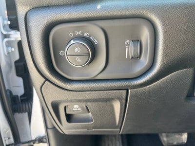 2026 RAM 1500 RAM 1500 EXPRESS CREW CAB 4X4 5'7' BOX