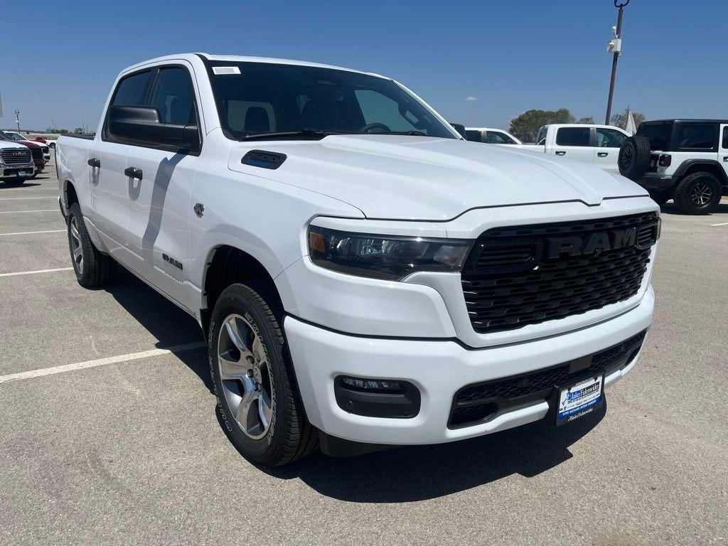 2026 RAM 1500 RAM 1500 EXPRESS CREW CAB 4X4 5'7' BOX