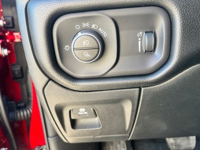 2026 RAM 1500 RAM 1500 EXPRESS CREW CAB 4X4 5'7' BOX