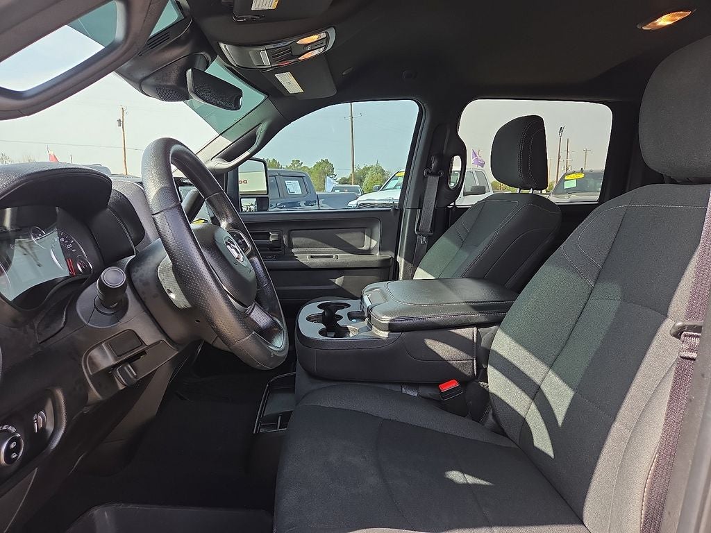2025 RAM 3500 Tradesman Crew Cab 4x4 8' Box