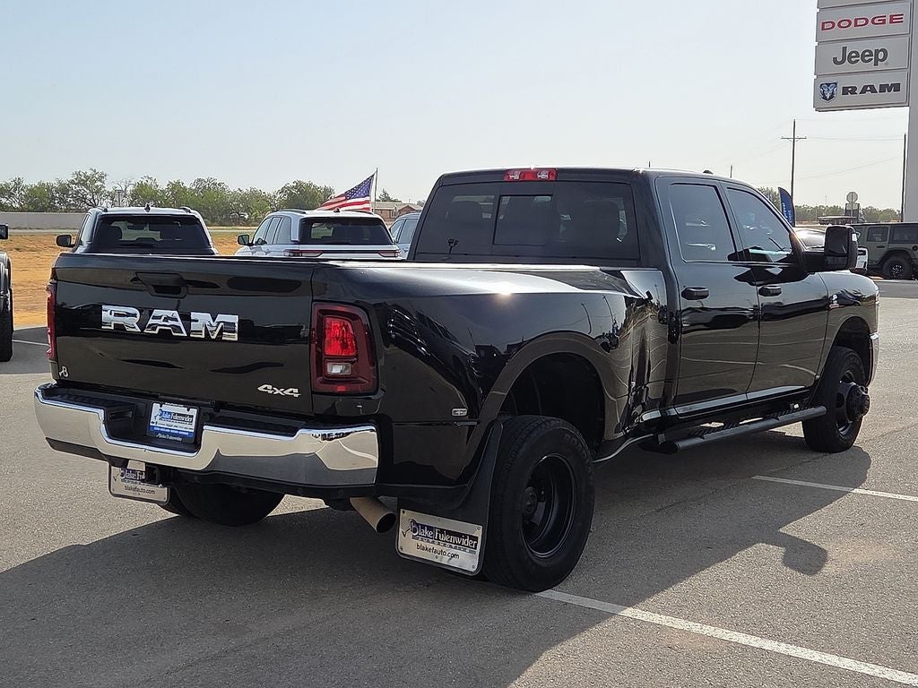 2025 RAM 3500 Tradesman Crew Cab 4x4 8' Box