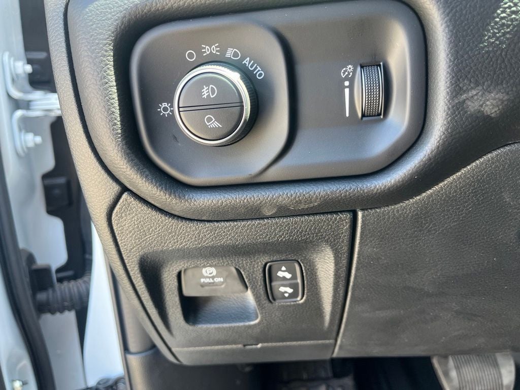 2026 RAM 1500 Lone Star Crew Cab 4x4 5'7' Box