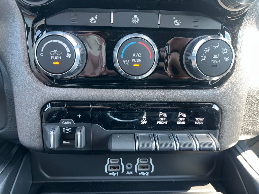2026 RAM 1500 Lone Star Crew Cab 4x4 5'7' Box
