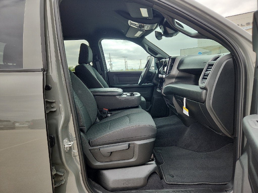 2027 RAM 2500 RAM 2500 TRADESMAN CREW CAB 4X4 6'4' BOX