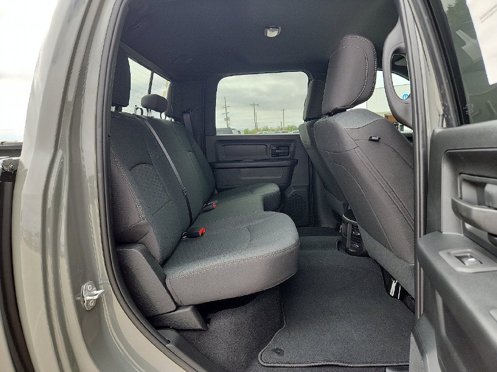 2027 RAM 2500 RAM 2500 TRADESMAN CREW CAB 4X4 6'4' BOX