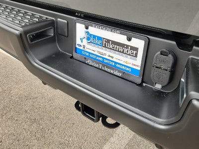 2027 RAM 2500 RAM 2500 TRADESMAN CREW CAB 4X4 6'4' BOX
