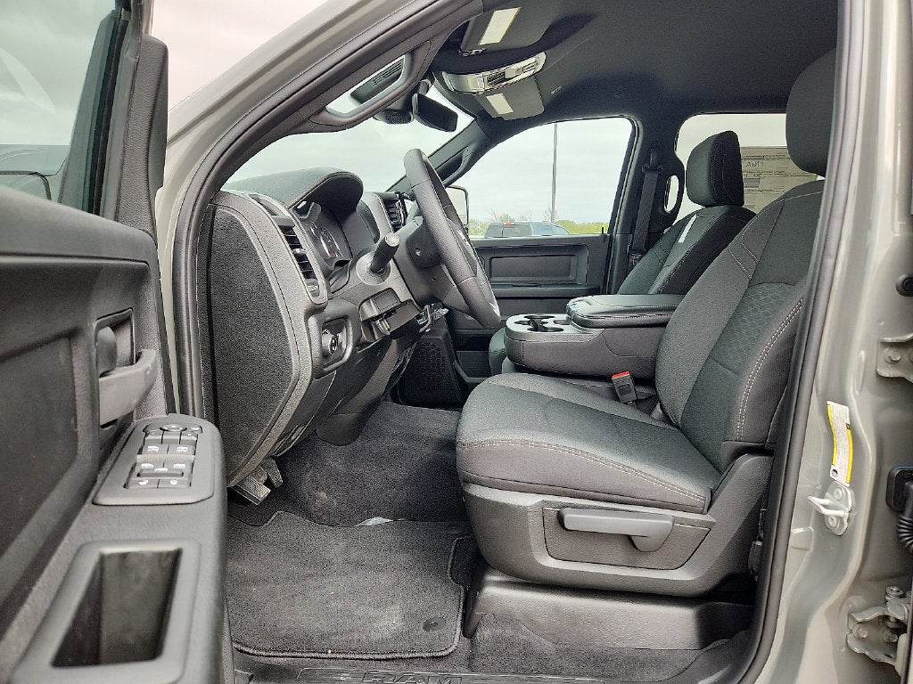 2027 RAM 2500 RAM 2500 TRADESMAN CREW CAB 4X4 6'4' BOX