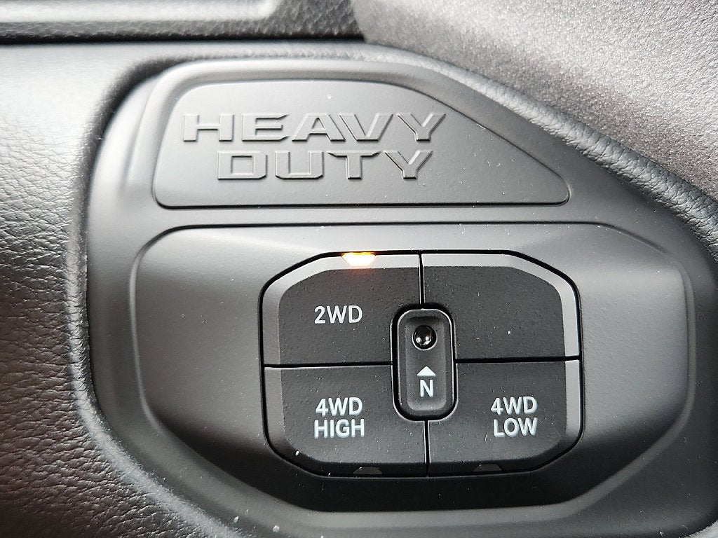 2027 RAM 2500 RAM 2500 TRADESMAN CREW CAB 4X4 6'4' BOX