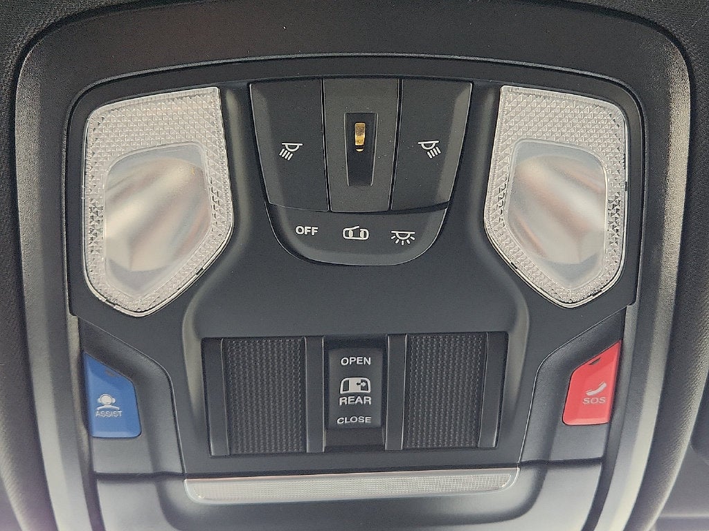 2027 RAM 2500 RAM 2500 TRADESMAN CREW CAB 4X4 6'4' BOX