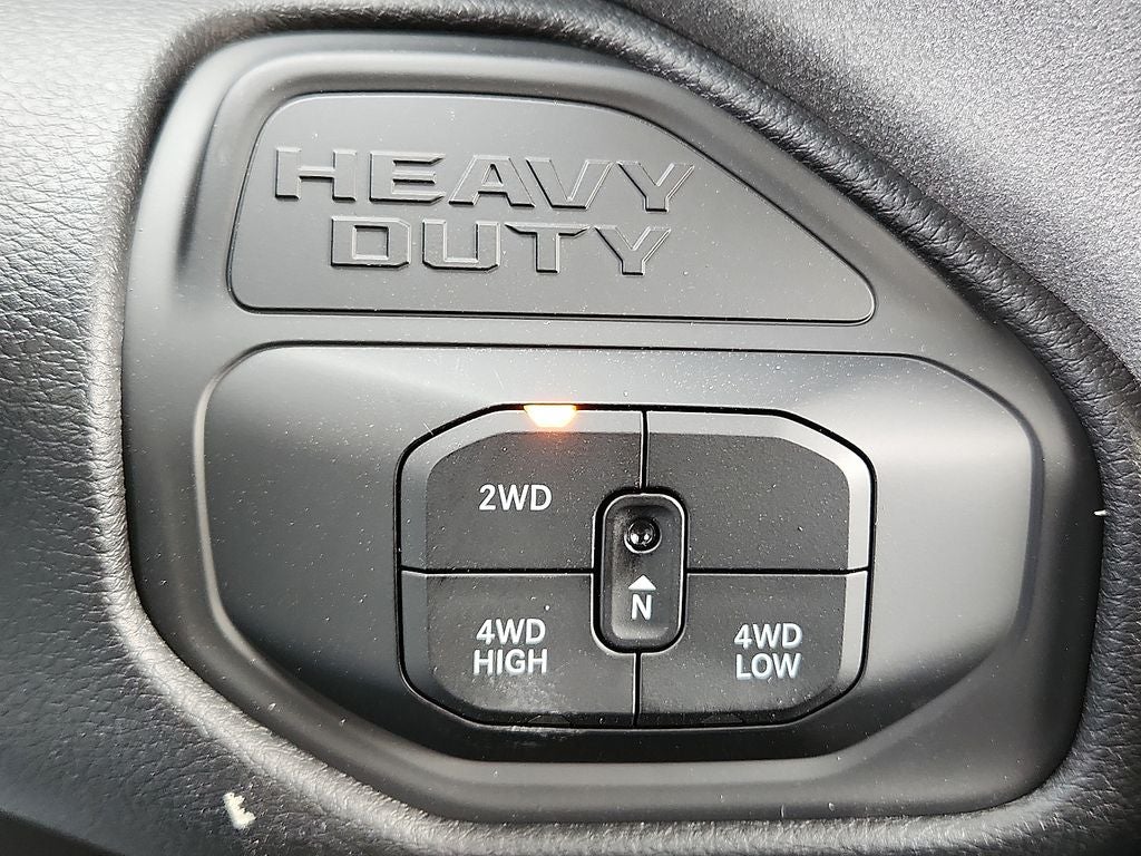 2026 RAM 2500 RAM 2500 BLACK EXPRESS CREW CAB 4X4 6'4' BOX