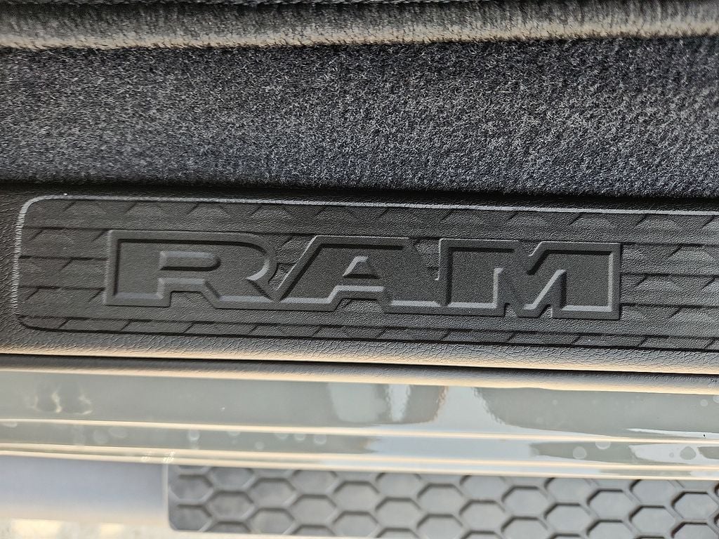 2026 RAM 2500 RAM 2500 BLACK EXPRESS CREW CAB 4X4 6'4' BOX