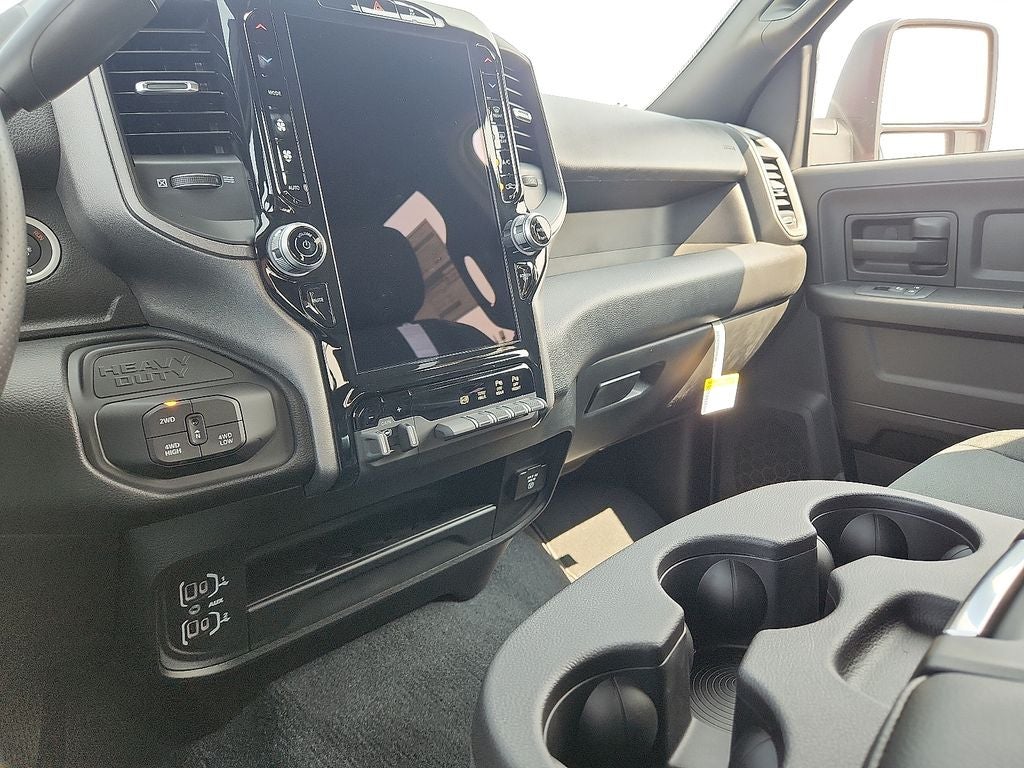 2026 RAM 2500 RAM 2500 BLACK EXPRESS CREW CAB 4X4 6'4' BOX