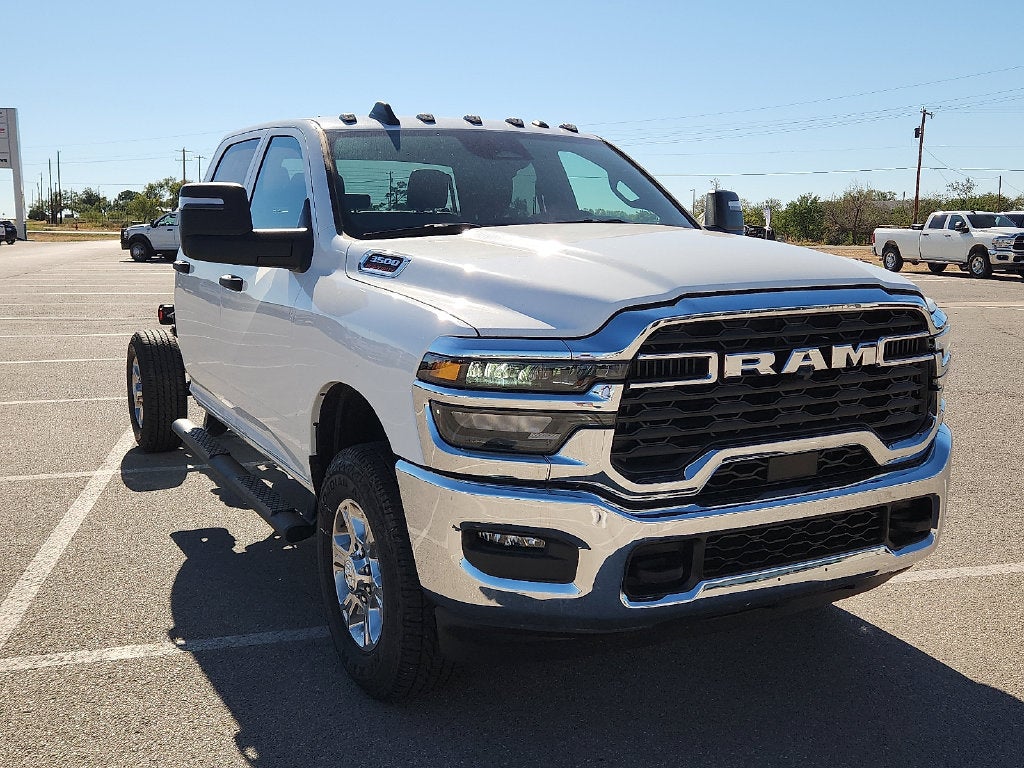 2026 RAM 3500 Chassis Cab RAM 3500 TRADESMAN CREW CAB CHASSIS 4X4 60' CA