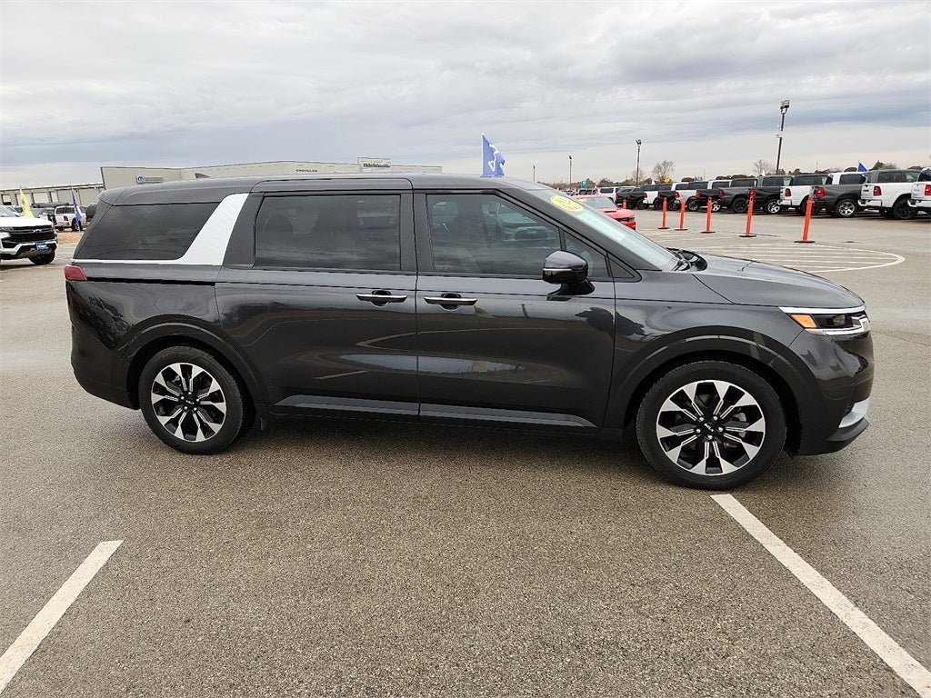 2024 Kia Carnival EX