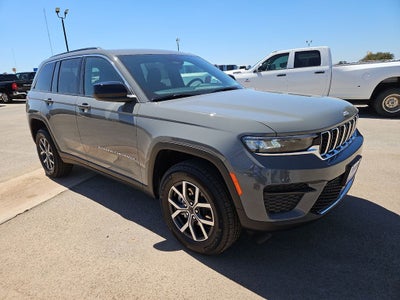 2027 Jeep Grand Cherokee GRAND CHEROKEE LAREDO X 4X4