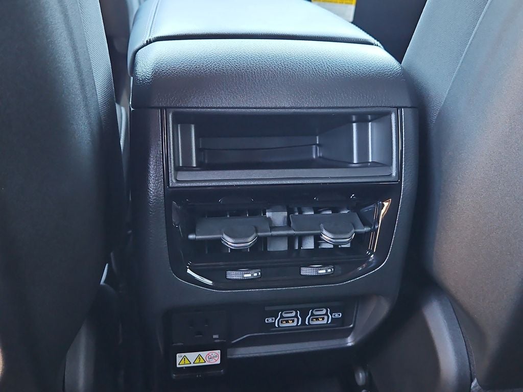 2027 Jeep Grand Cherokee GRAND CHEROKEE LAREDO X 4X4