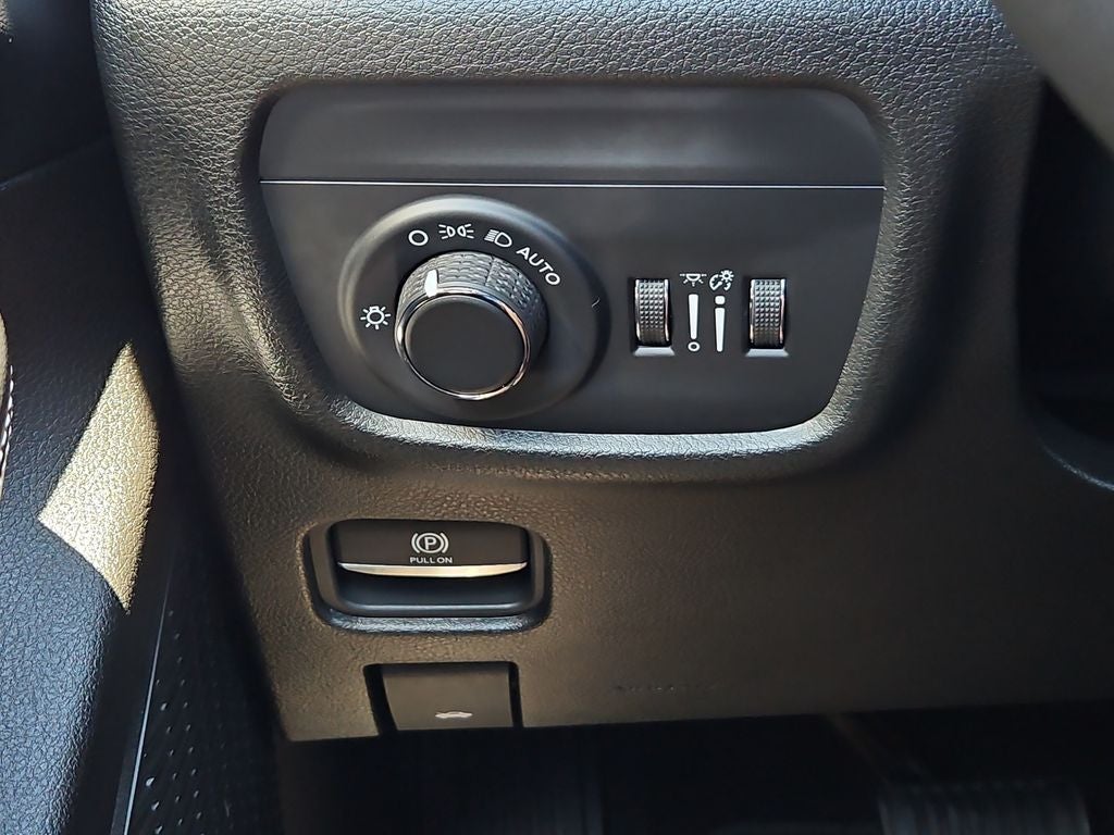 2027 Jeep Grand Cherokee GRAND CHEROKEE LAREDO X 4X4