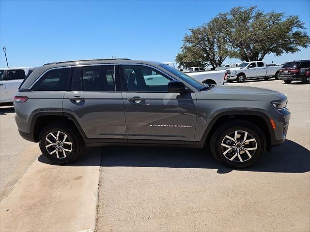 2027 Jeep Grand Cherokee Laredo X