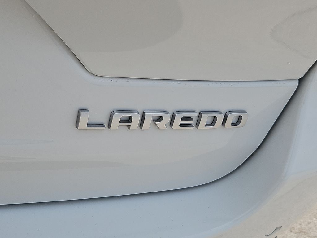 2026 Jeep Grand Cherokee GRAND CHEROKEE LAREDO X 4X4