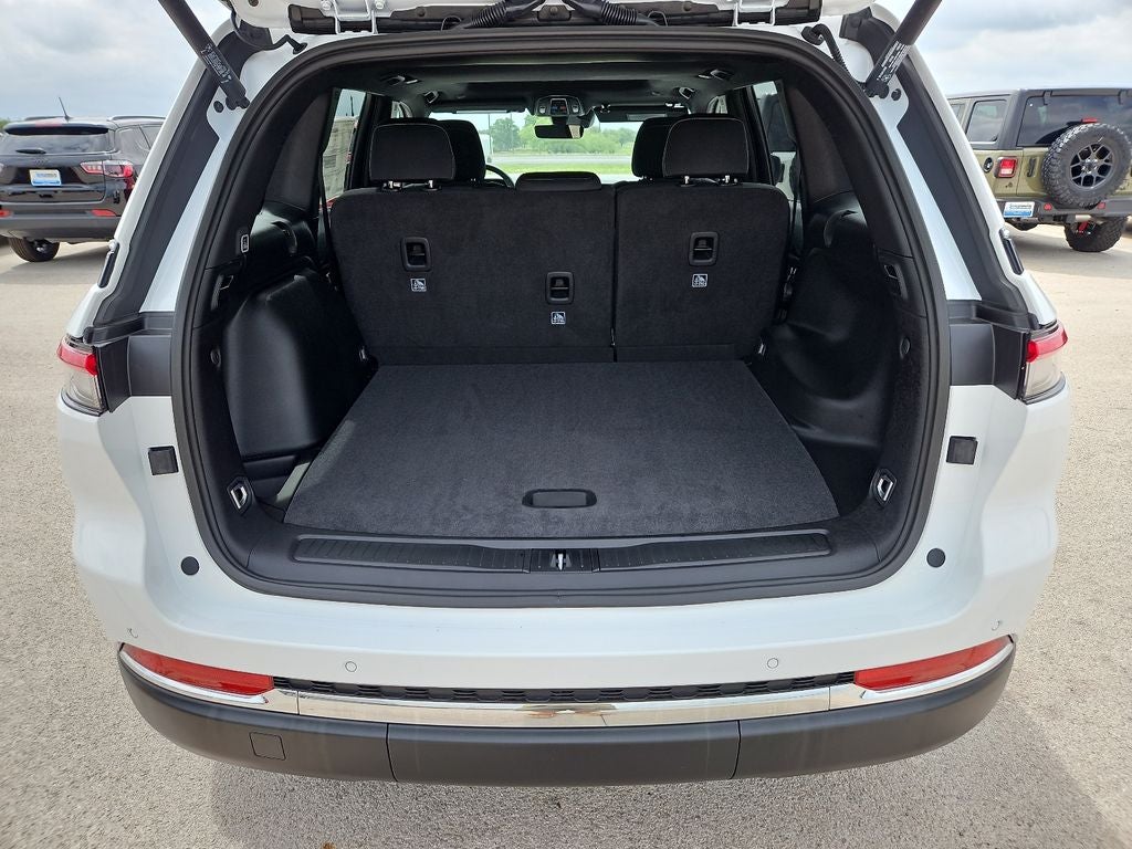 2026 Jeep Grand Cherokee GRAND CHEROKEE LAREDO X 4X4
