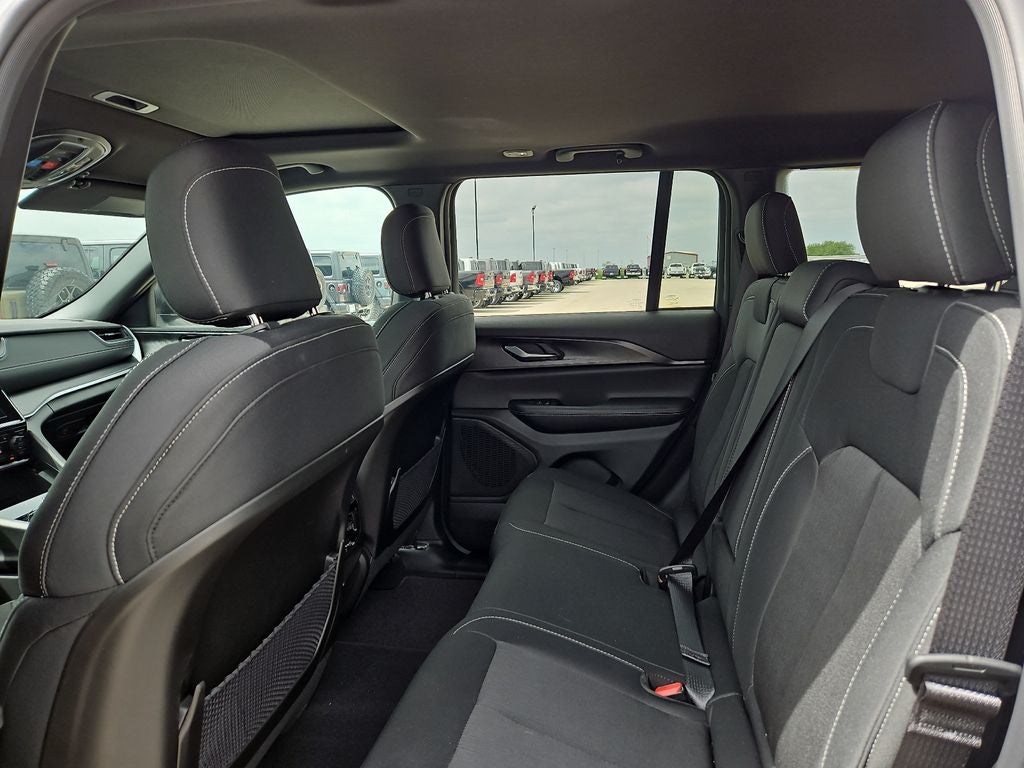 2026 Jeep Grand Cherokee GRAND CHEROKEE LAREDO X 4X4